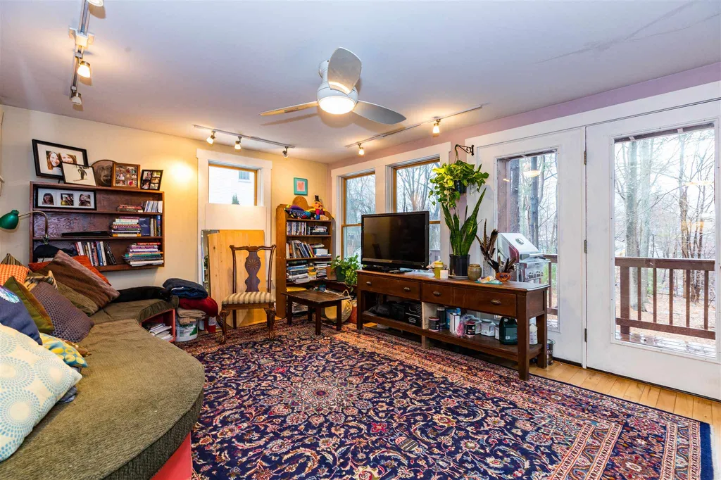 19 Cross Street Kittery ME 03904