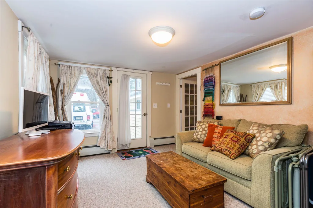 19 Cross Street Kittery ME 03904