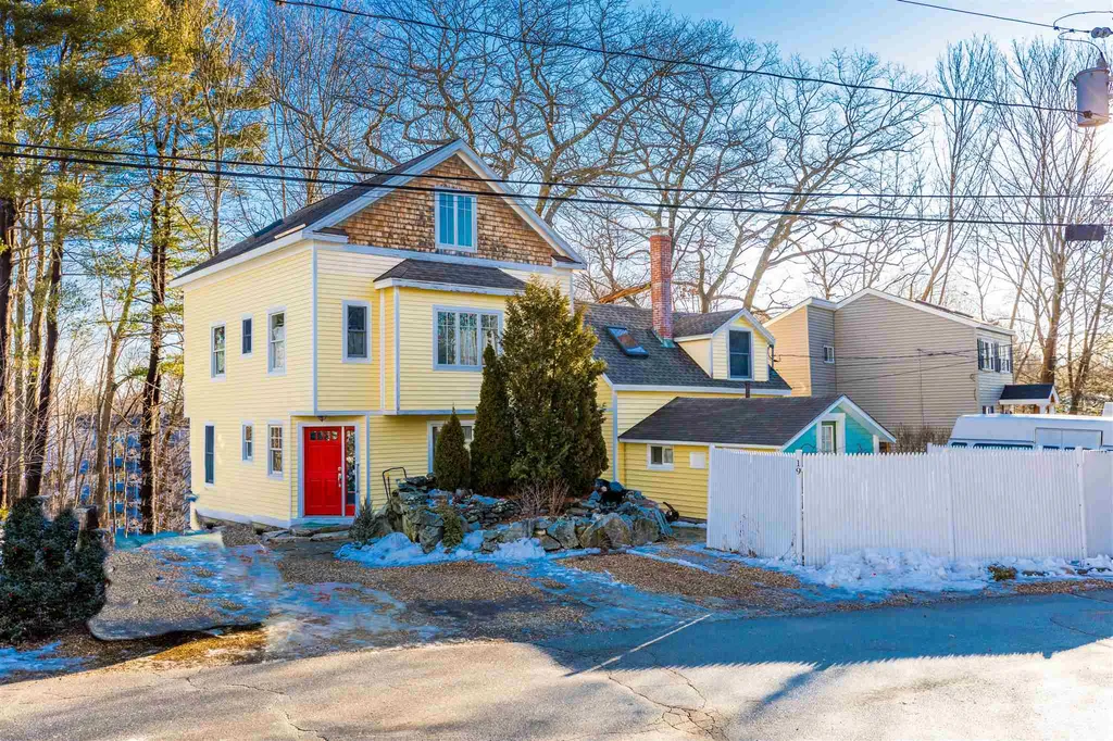 19 Cross Street Kittery ME 03904