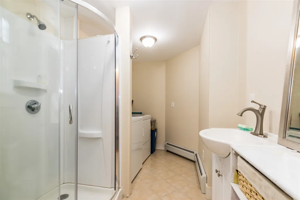 19 Cross Street Kittery ME 03904