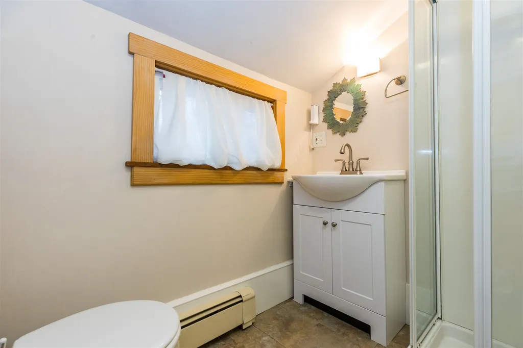 19 Cross Street Kittery ME 03904