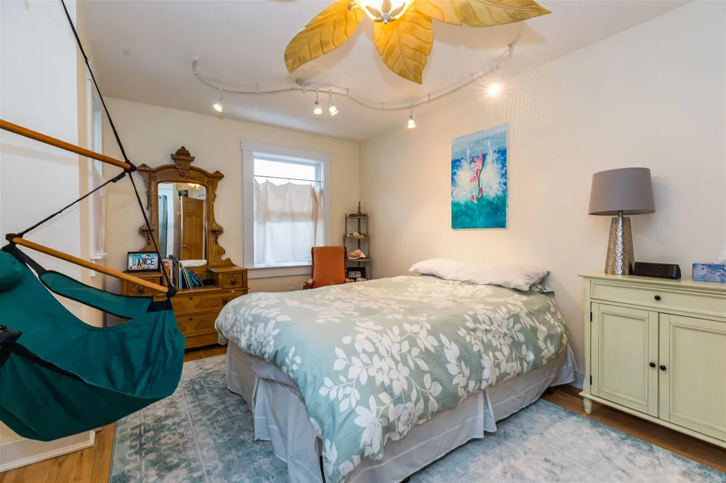 19 Cross Street Kittery ME 03904
