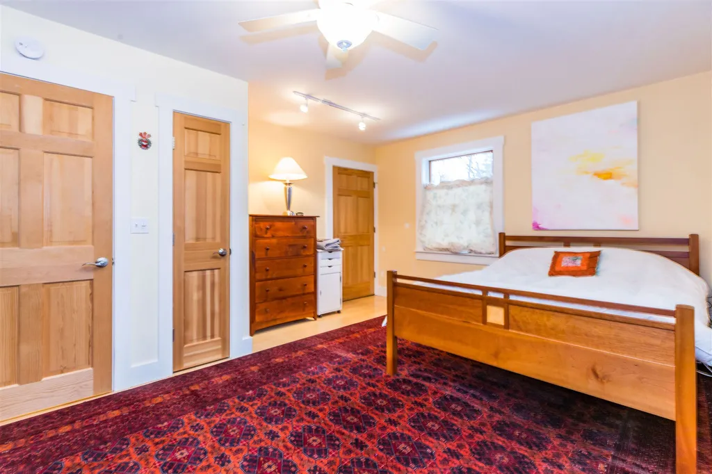19 Cross Street Kittery ME 03904