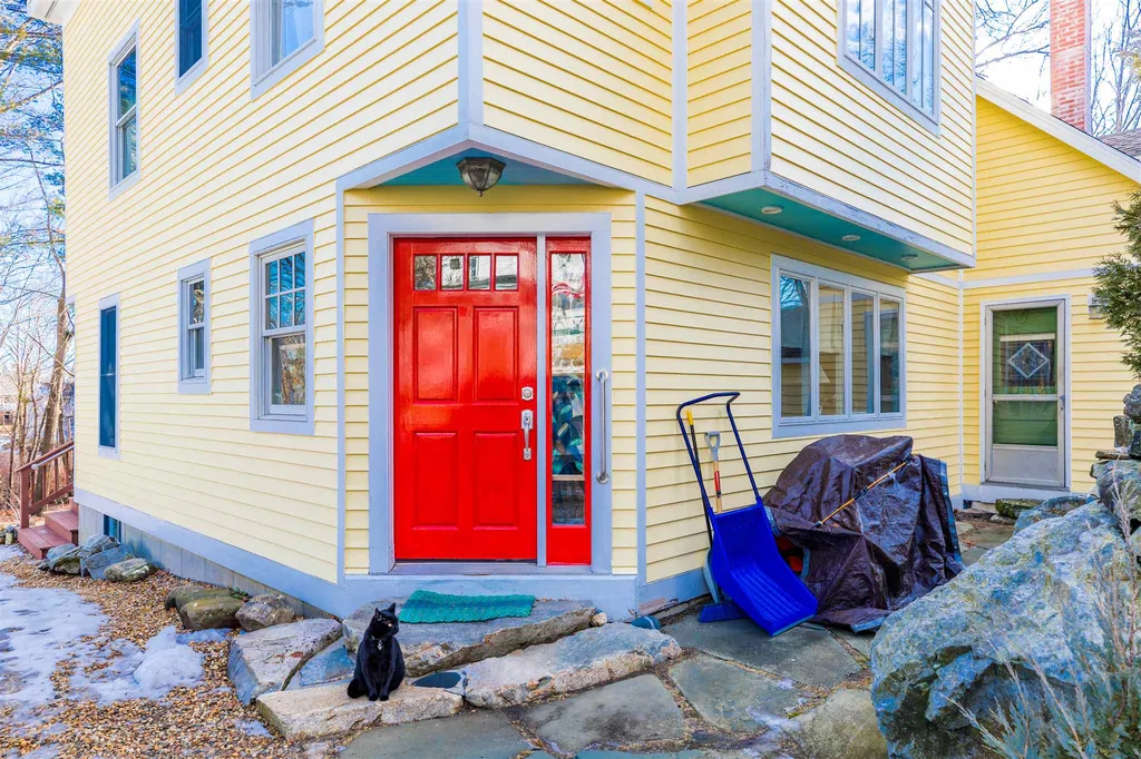 19 Cross Street Kittery ME 03904