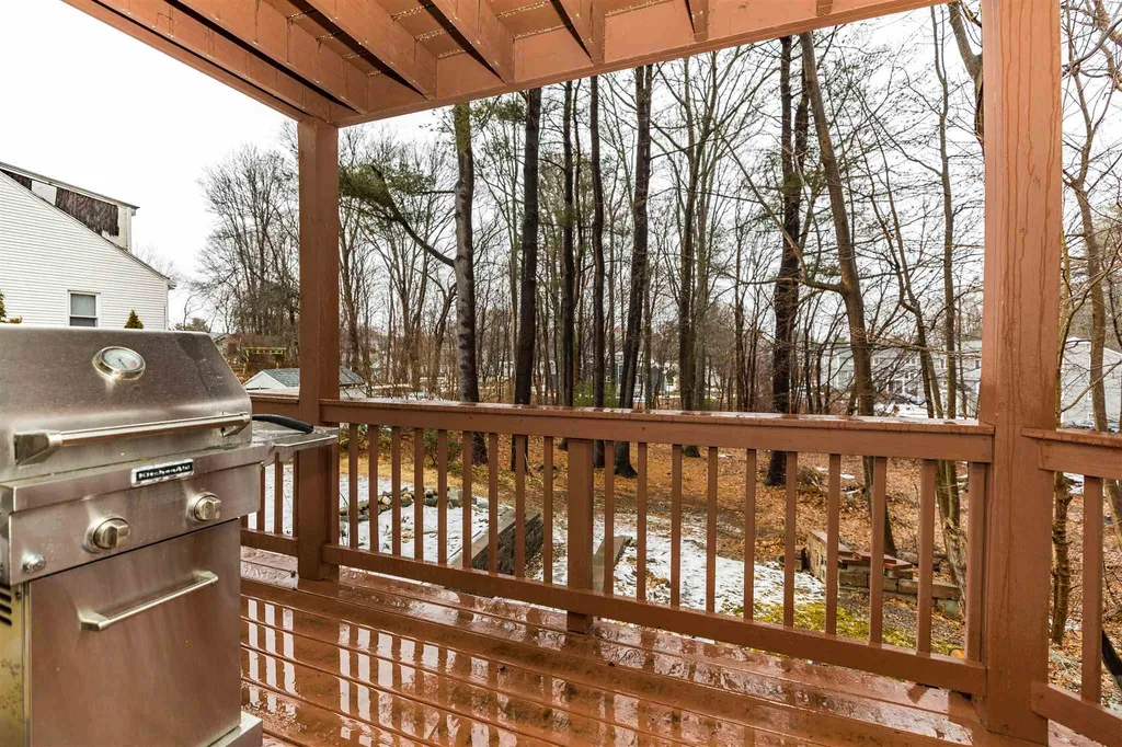19 Cross Street Kittery ME 03904