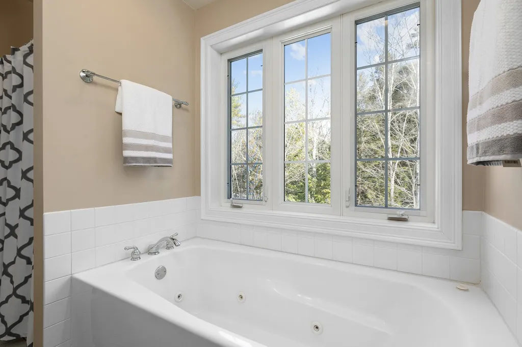 8 Walters Way Exeter NH 03833