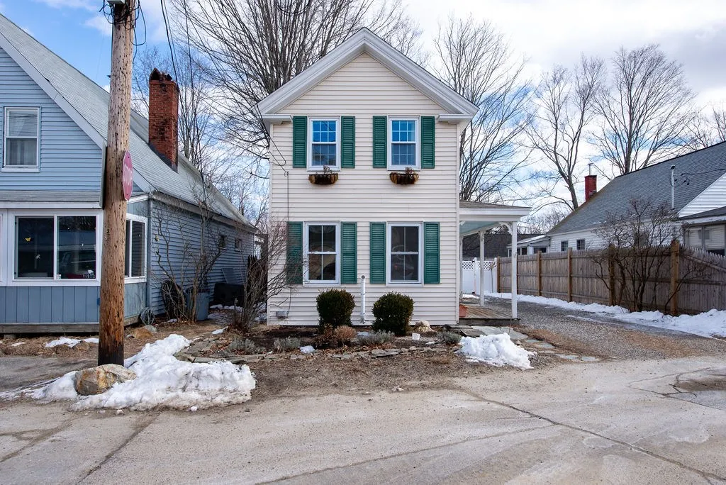 11 Kossuth Street Exeter NH 03833