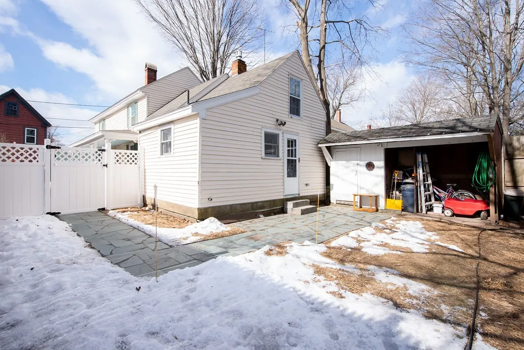 11 Kossuth Street Exeter NH 03833