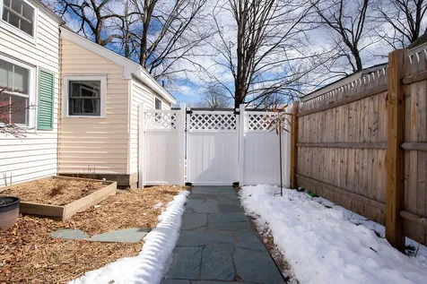 11 Kossuth Street Exeter NH 03833