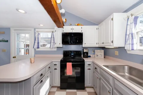 11 Kossuth Street Exeter NH 03833