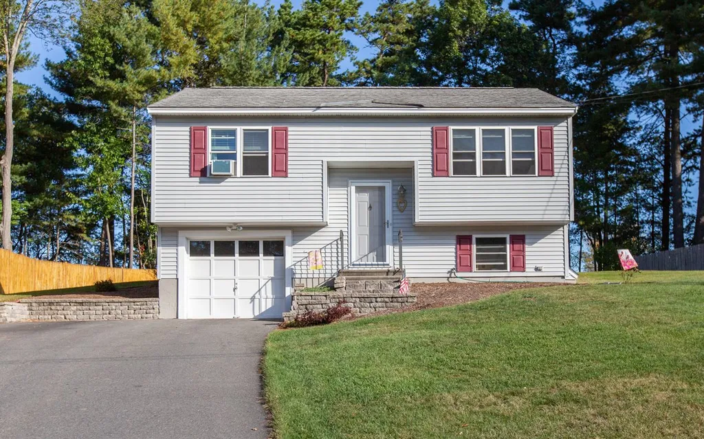 14 Hassel Brook Road Nashua NH 03060