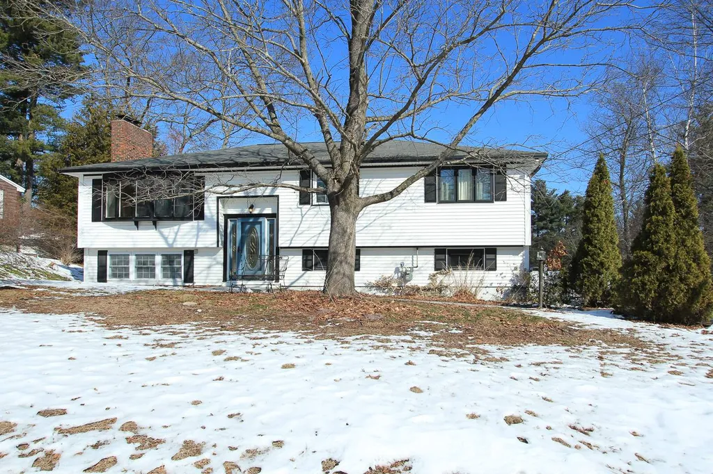43 Catalina Lane Nashua NH 03064