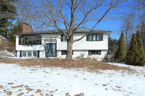 43 Catalina Lane Nashua NH 03064