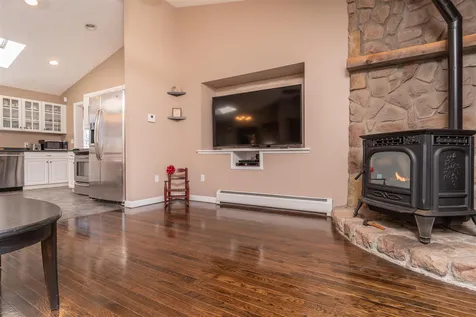 32 Page Hill Road New Ipswich NH 03071