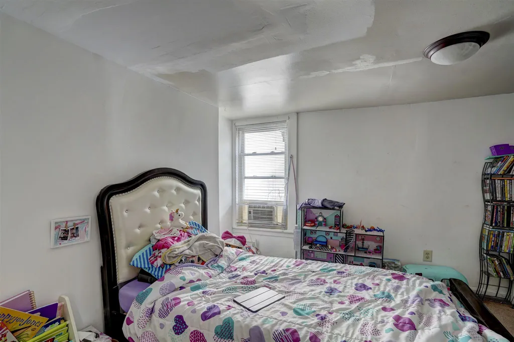 36 Crown Street Nashua NH 03060