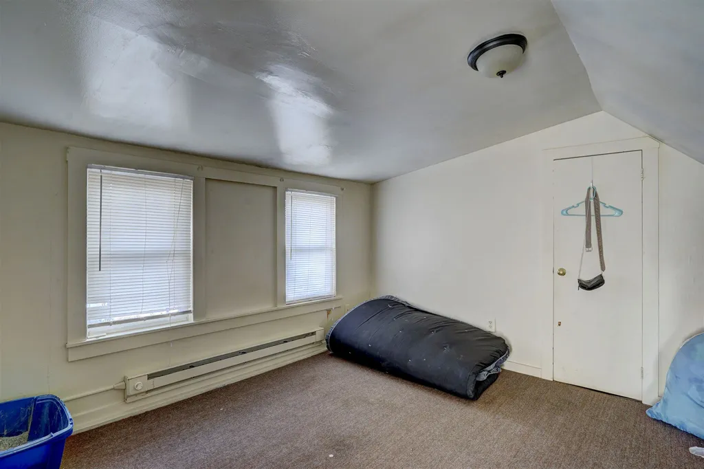36 Crown Street Nashua NH 03060