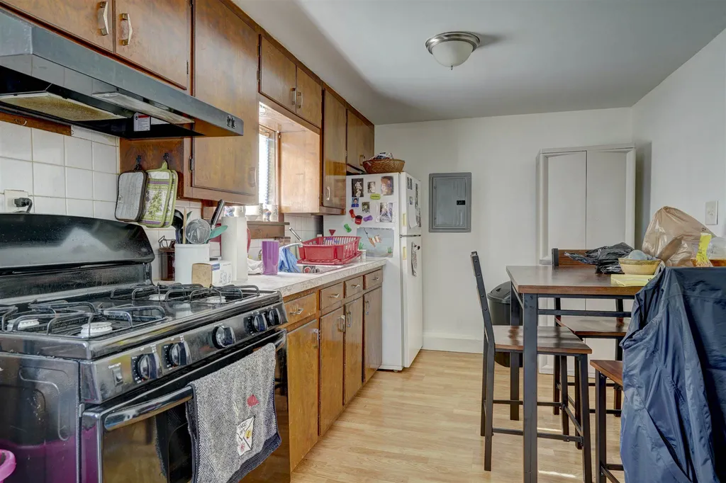 36 Crown Street Nashua NH 03060