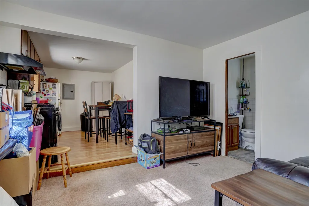 36 Crown Street Nashua NH 03060