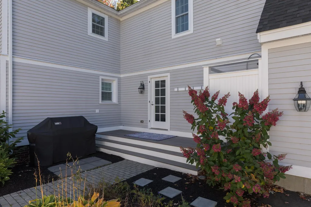 81 Central Road Rye NH 03870