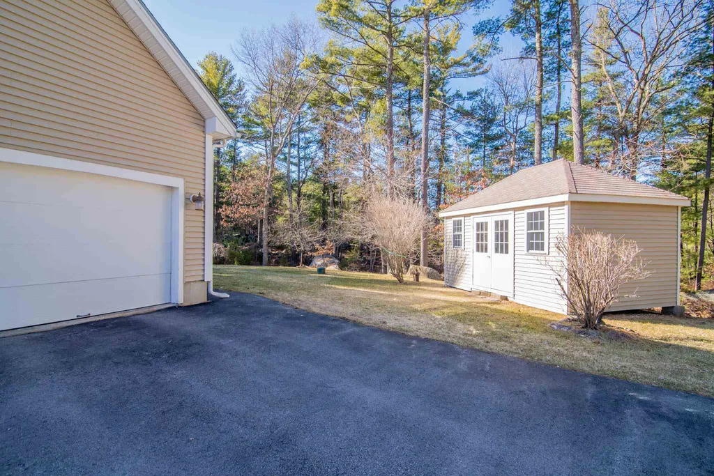 60 Ballard Road Pelham NH 03076