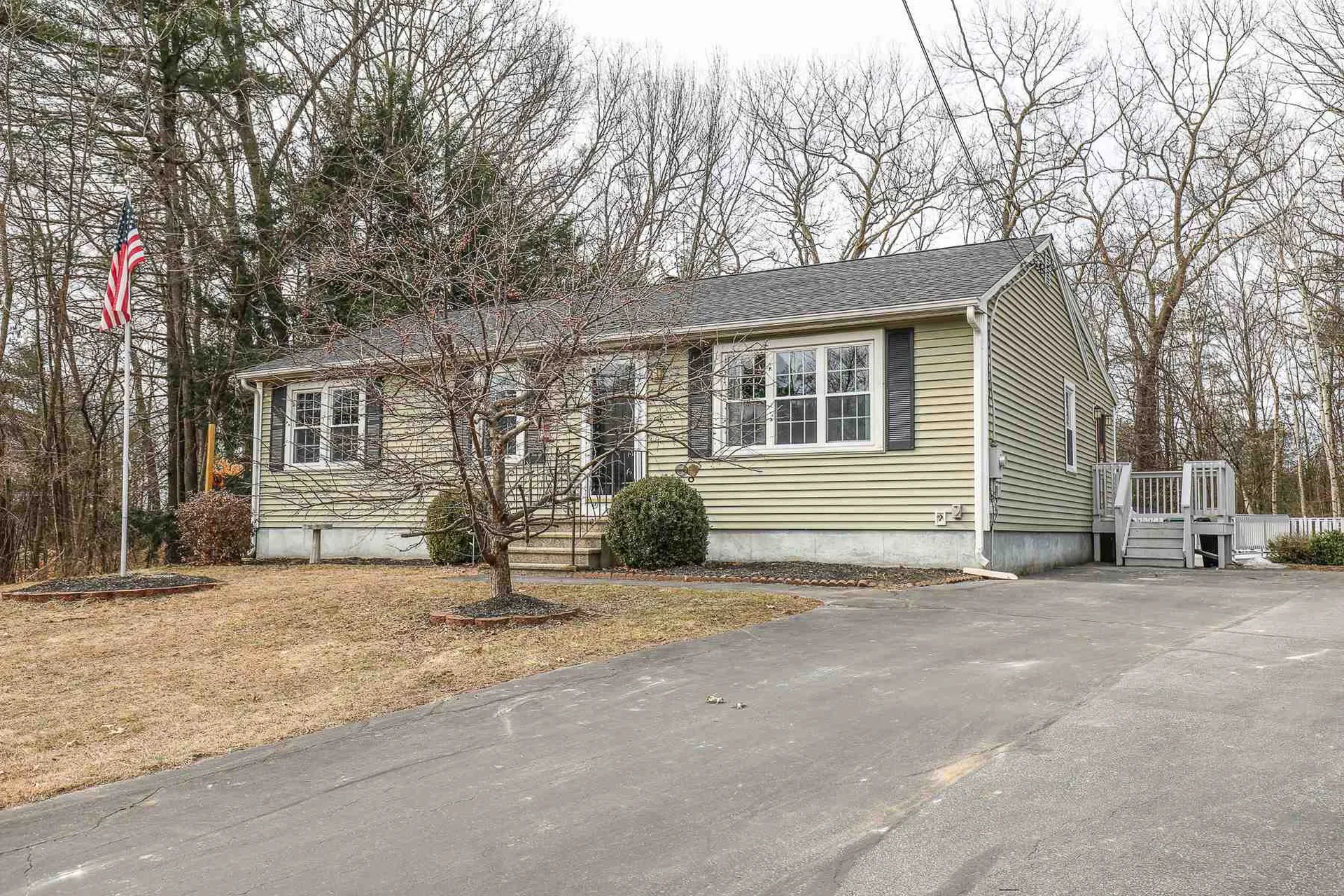 6 Elmer Avenue Hooksett NH 03106