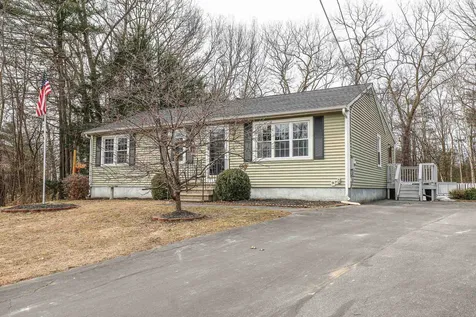 6 Elmer Avenue Hooksett NH 03106