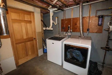 6 Elmer Avenue Hooksett NH 03106