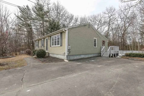 6 Elmer Avenue Hooksett NH 03106