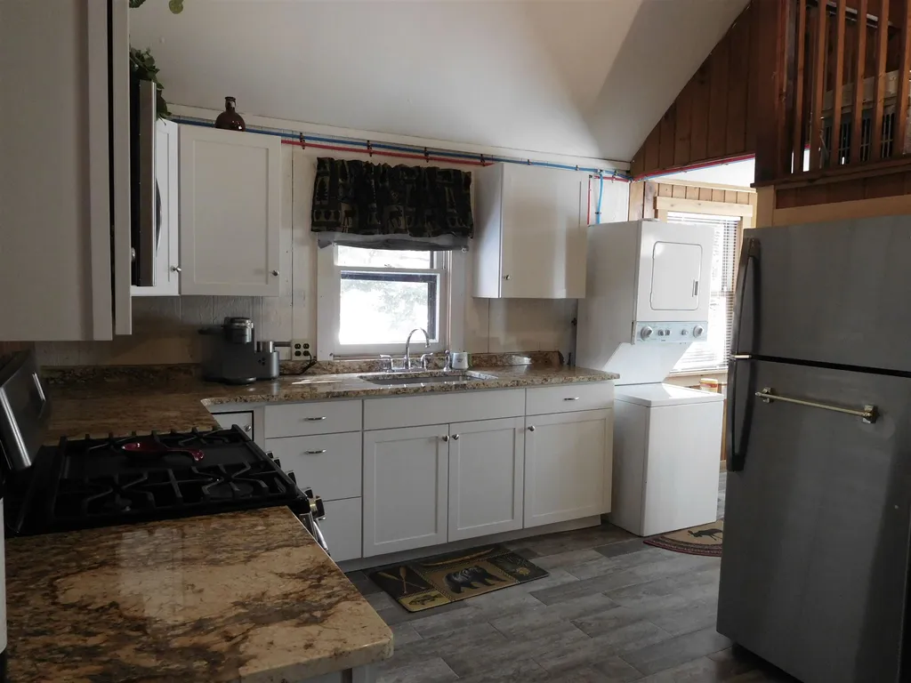14 Beaver Glen Road Hillsborough NH 03244
