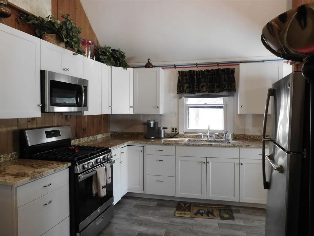 14 Beaver Glen Road Hillsborough NH 03244