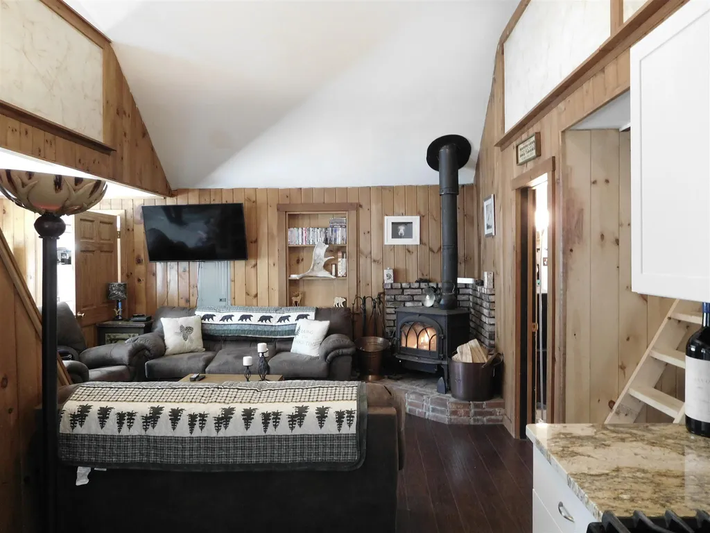 14 Beaver Glen Road Hillsborough NH 03244