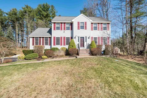 9 Lexington Avenue Londonderry NH 03053