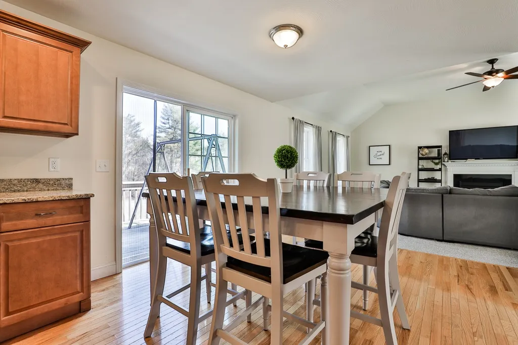391 Chester Road Auburn NH 03032
