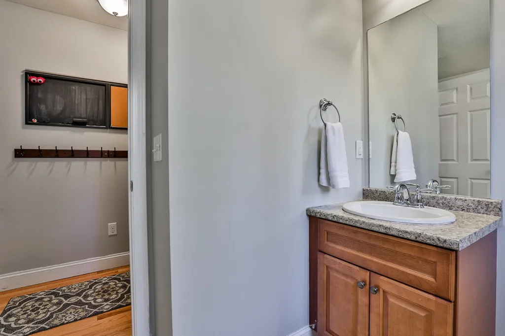 391 Chester Road Auburn NH 03032