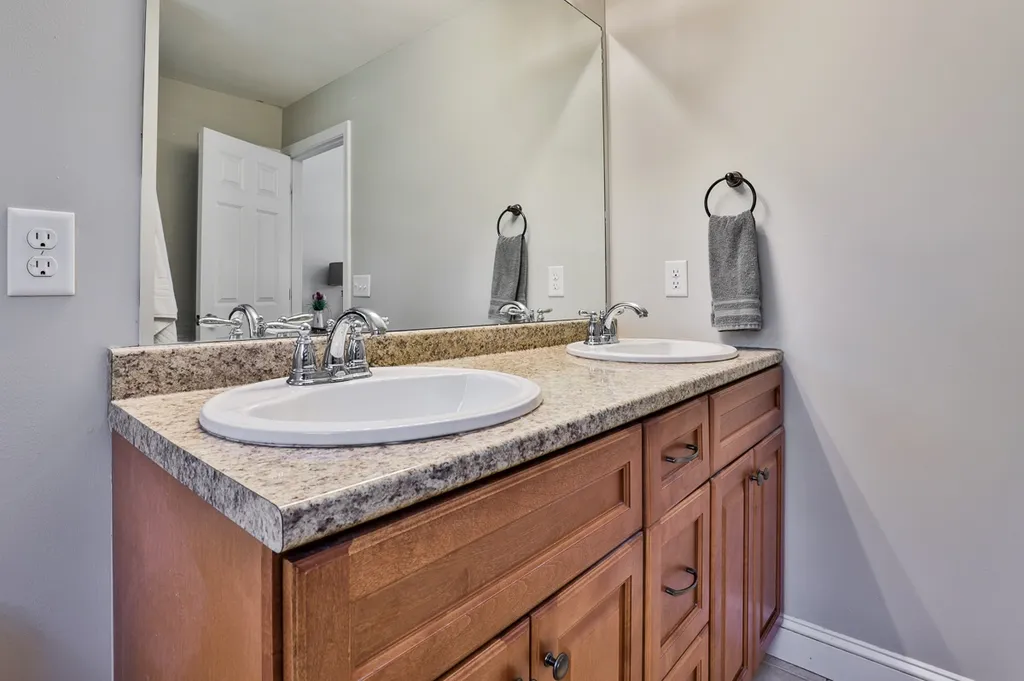 391 Chester Road Auburn NH 03032