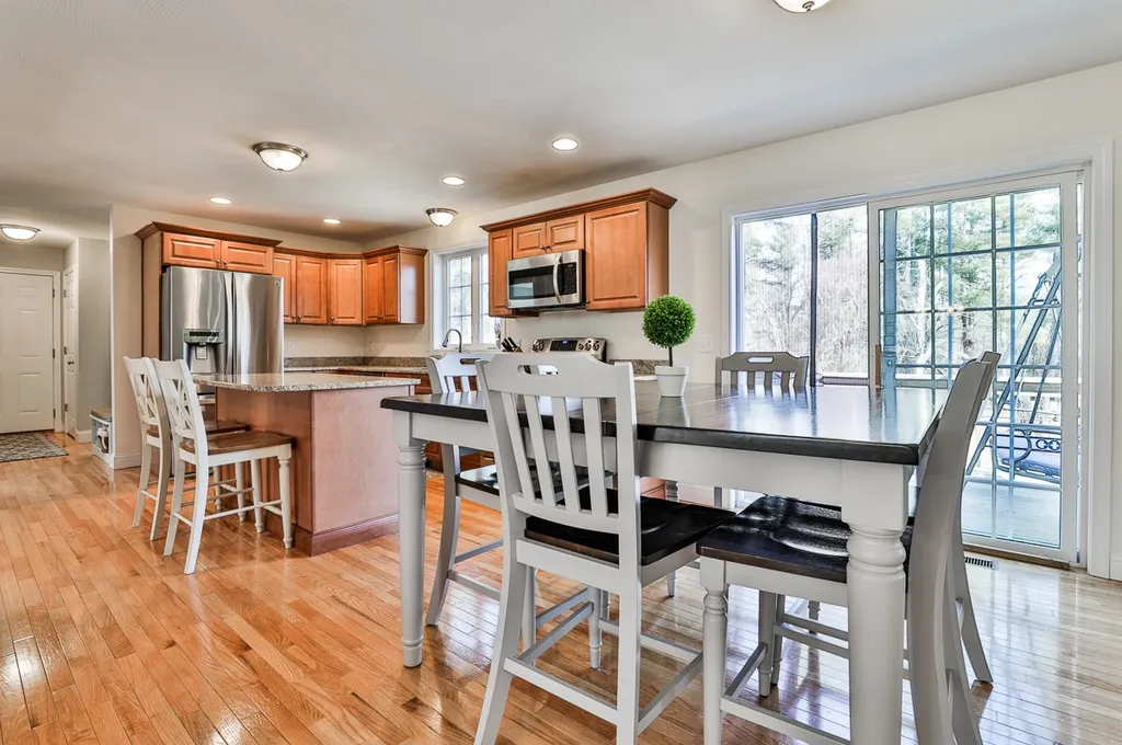 391 Chester Road Auburn NH 03032