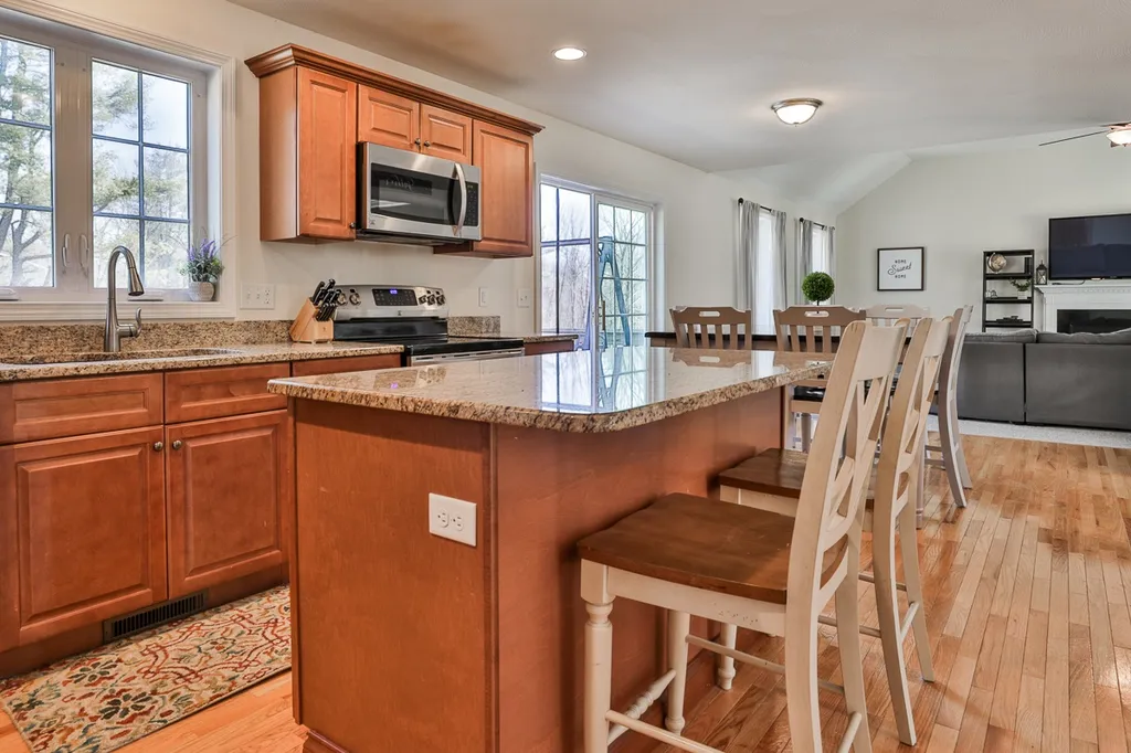 391 Chester Road Auburn NH 03032