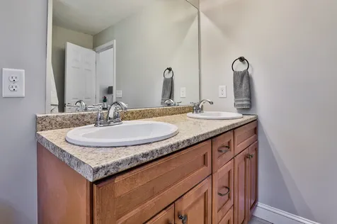 391 Chester Road Auburn NH 03032