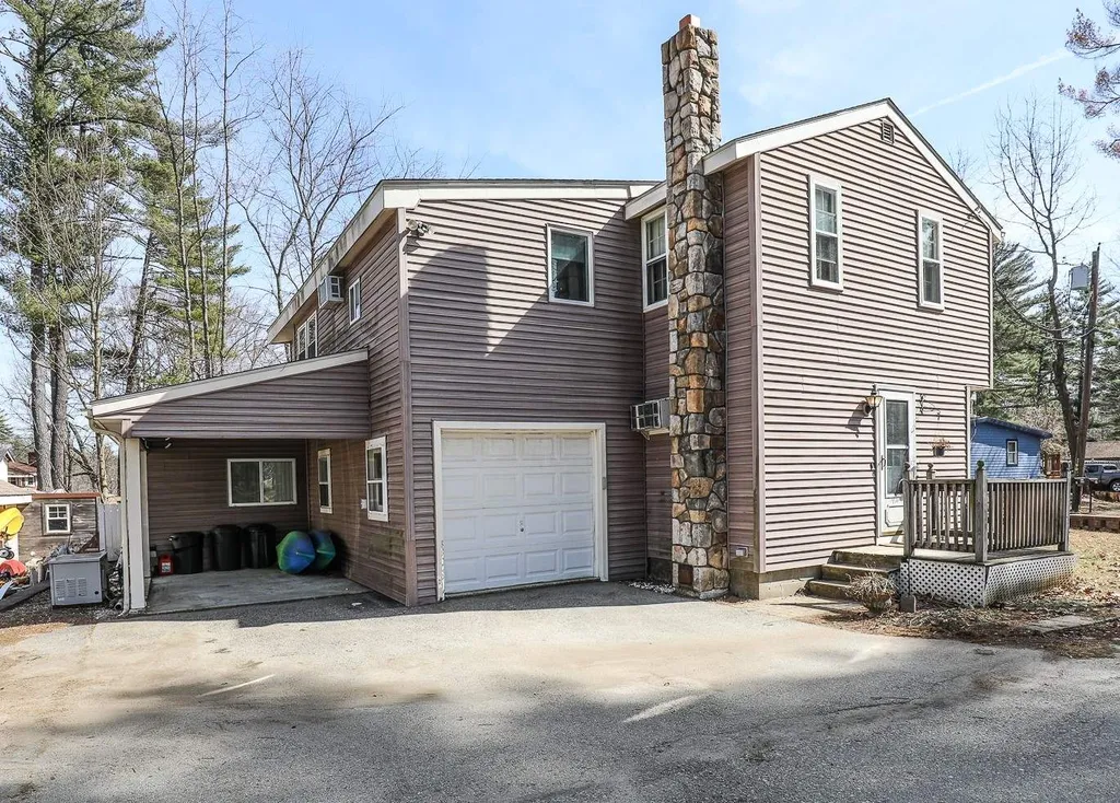 42 Marcoux Road Newton NH 03858