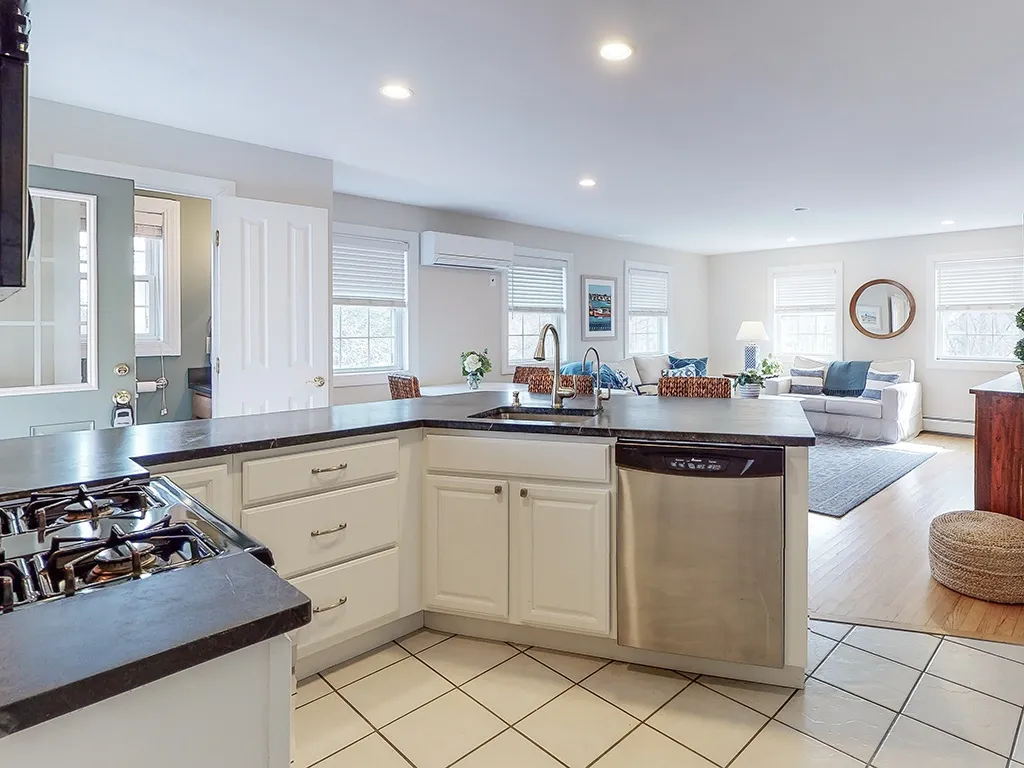 72 Woodbury Avenue Portsmouth NH 03801