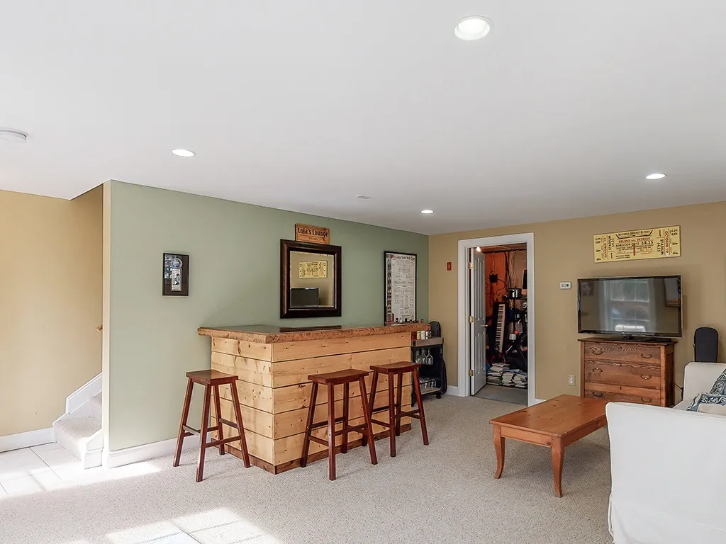72 Woodbury Avenue Portsmouth NH 03801