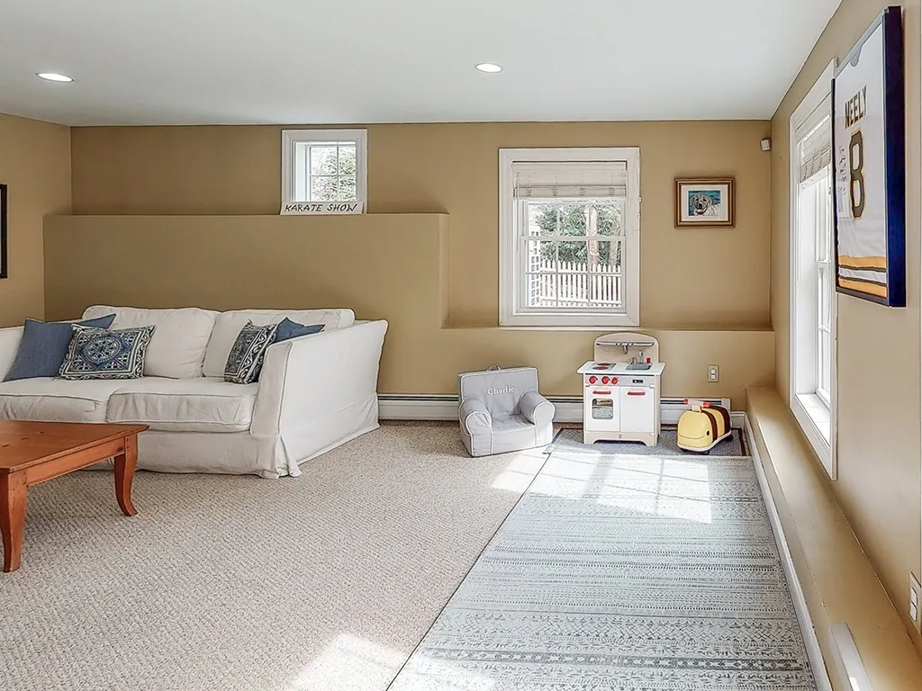 72 Woodbury Avenue Portsmouth NH 03801
