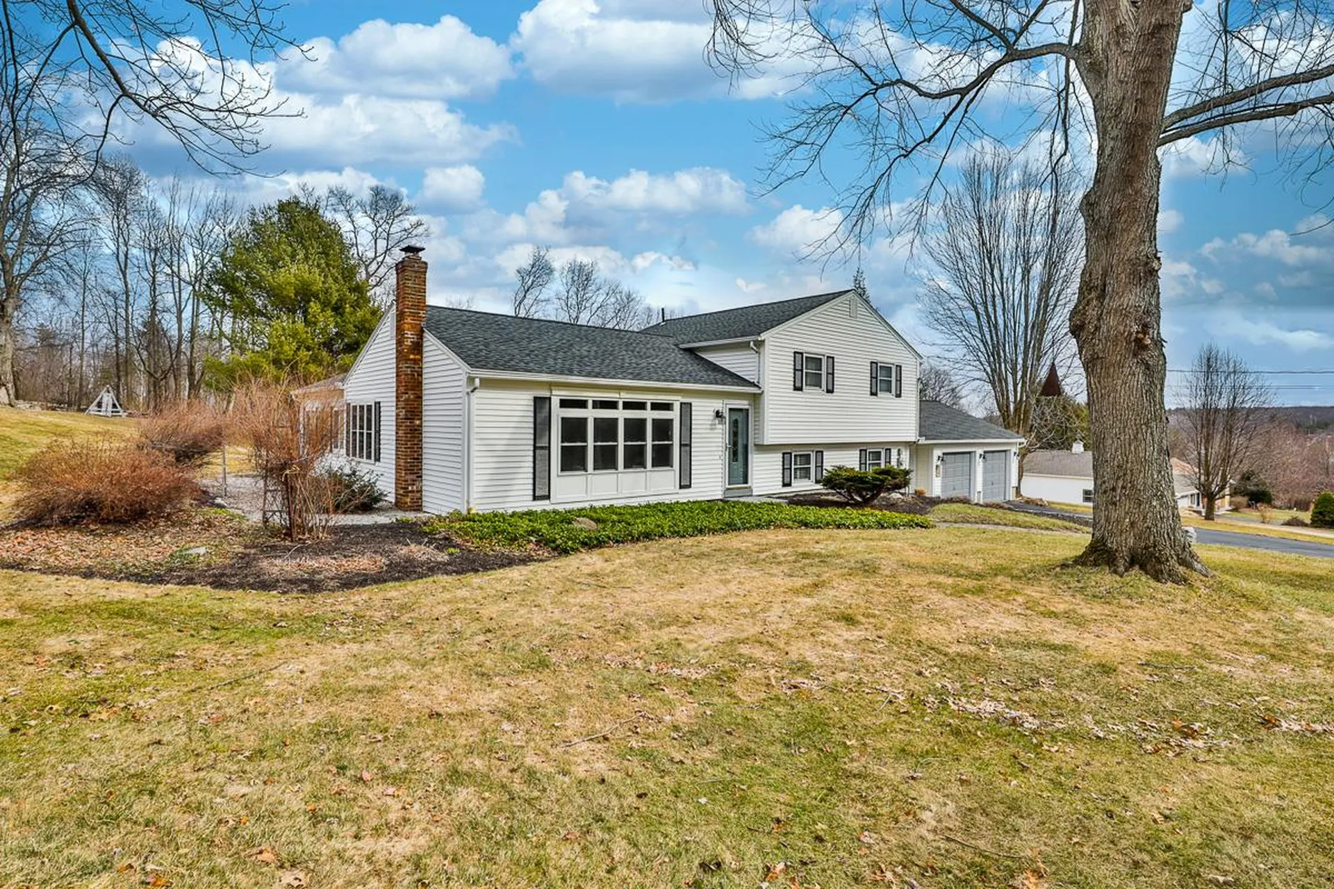 9 Johns Drive Hooksett NH 03106