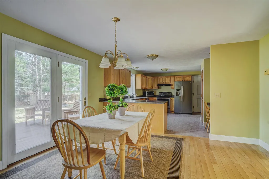 18 Tamarack Lane Amherst NH 03031