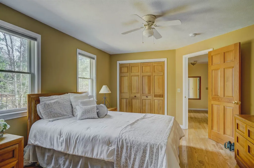 18 Tamarack Lane Amherst NH 03031