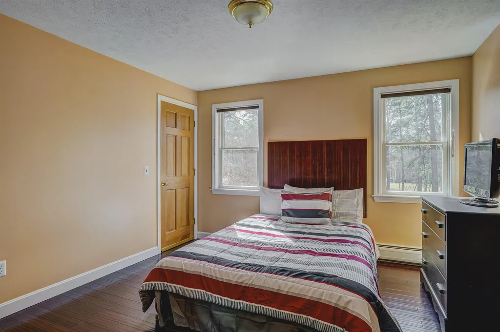 18 Tamarack Lane Amherst NH 03031