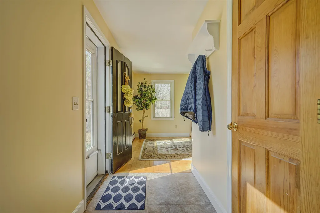 18 Tamarack Lane Amherst NH 03031