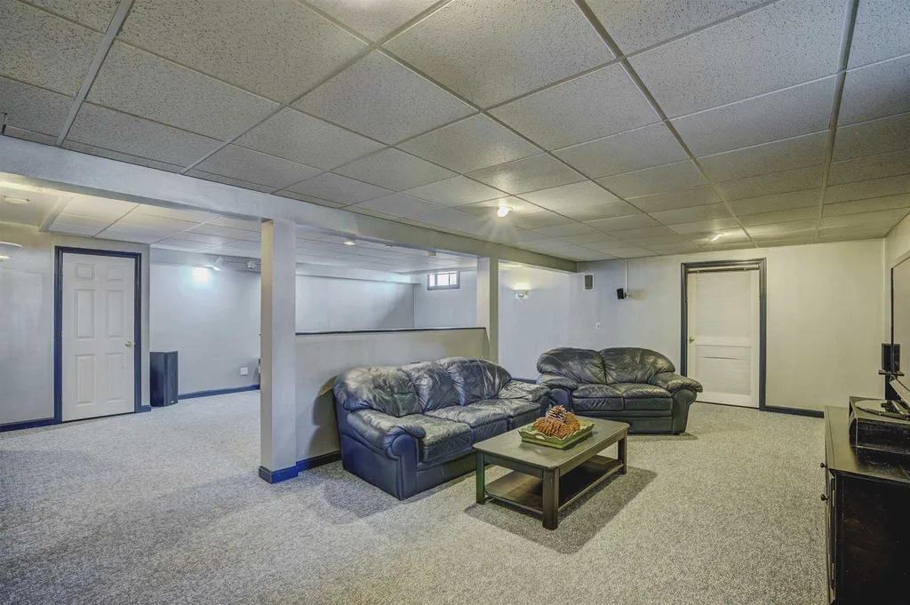 18 Tamarack Lane Amherst NH 03031