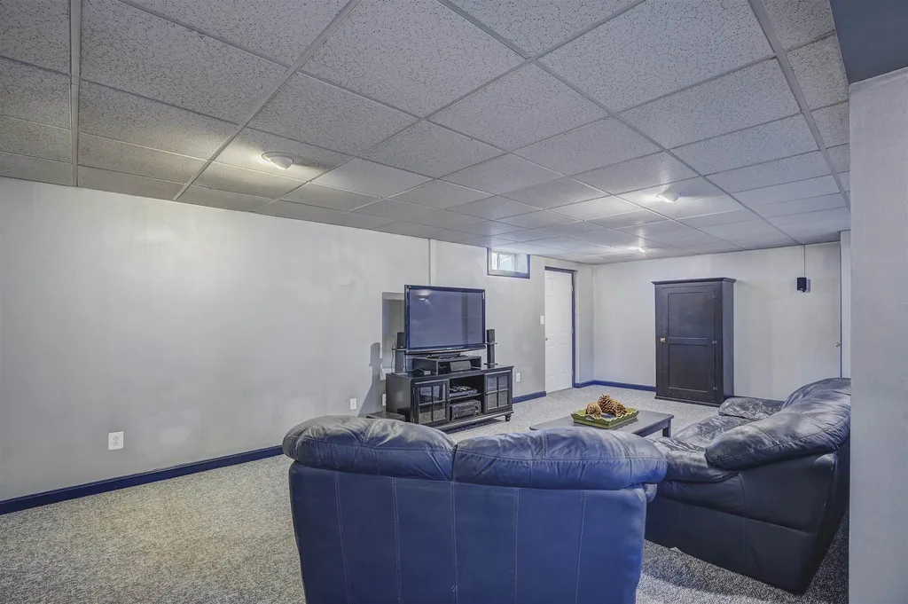 18 Tamarack Lane Amherst NH 03031