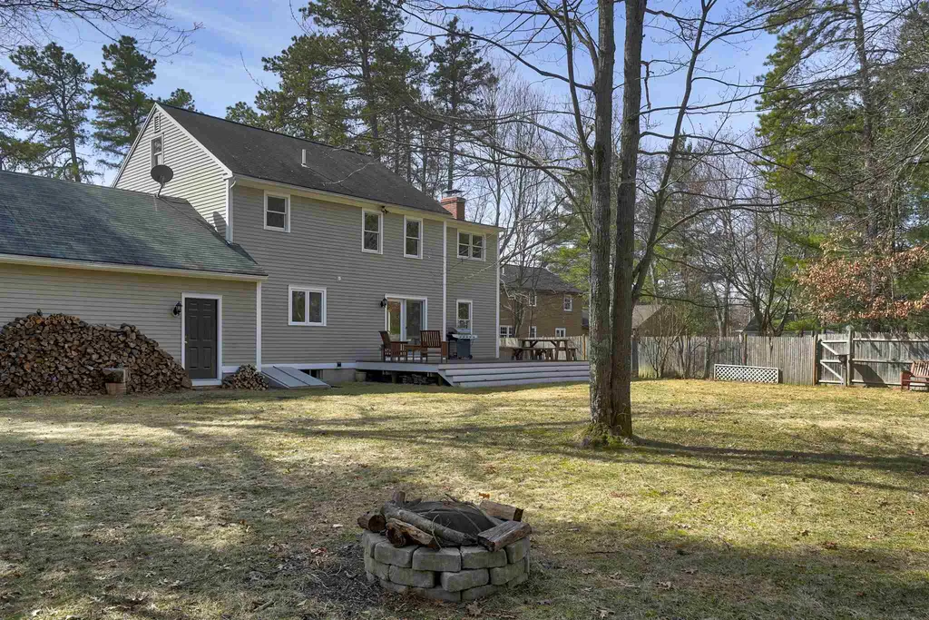 18 Tamarack Lane Amherst NH 03031
